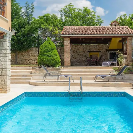Aurelia Villa